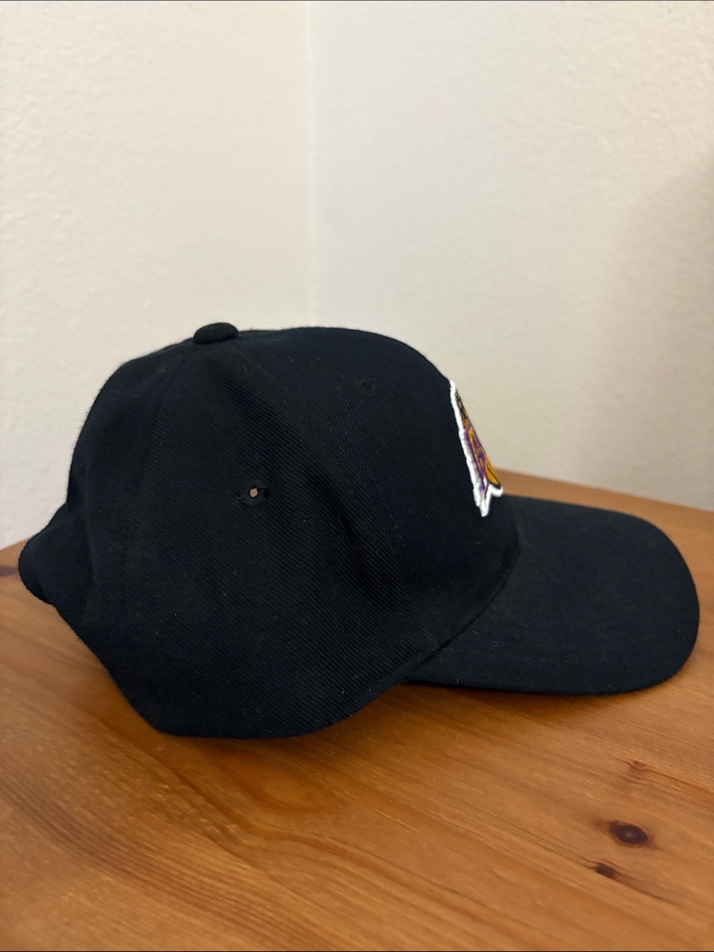NBA Los Angeles Lakers Black Hat with Yellow and Purple Logo - Picture 4 of 4